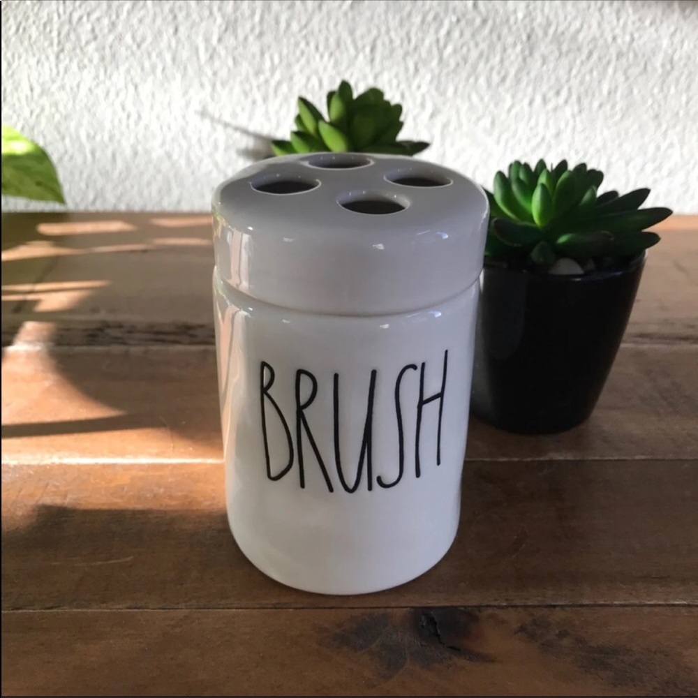 🆕 Rae Dunn “Brush” Collector Toothbrush Holder